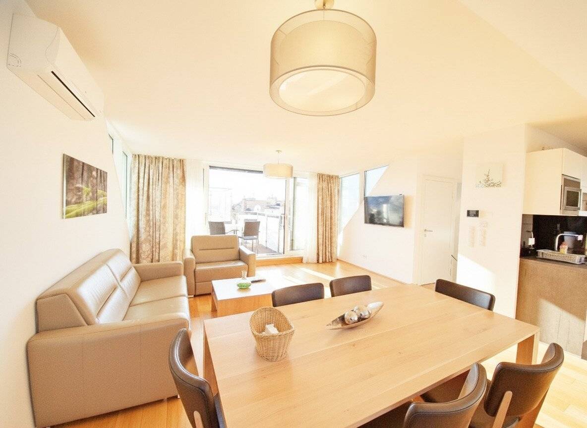Attic apartment with two terraces near Augarten