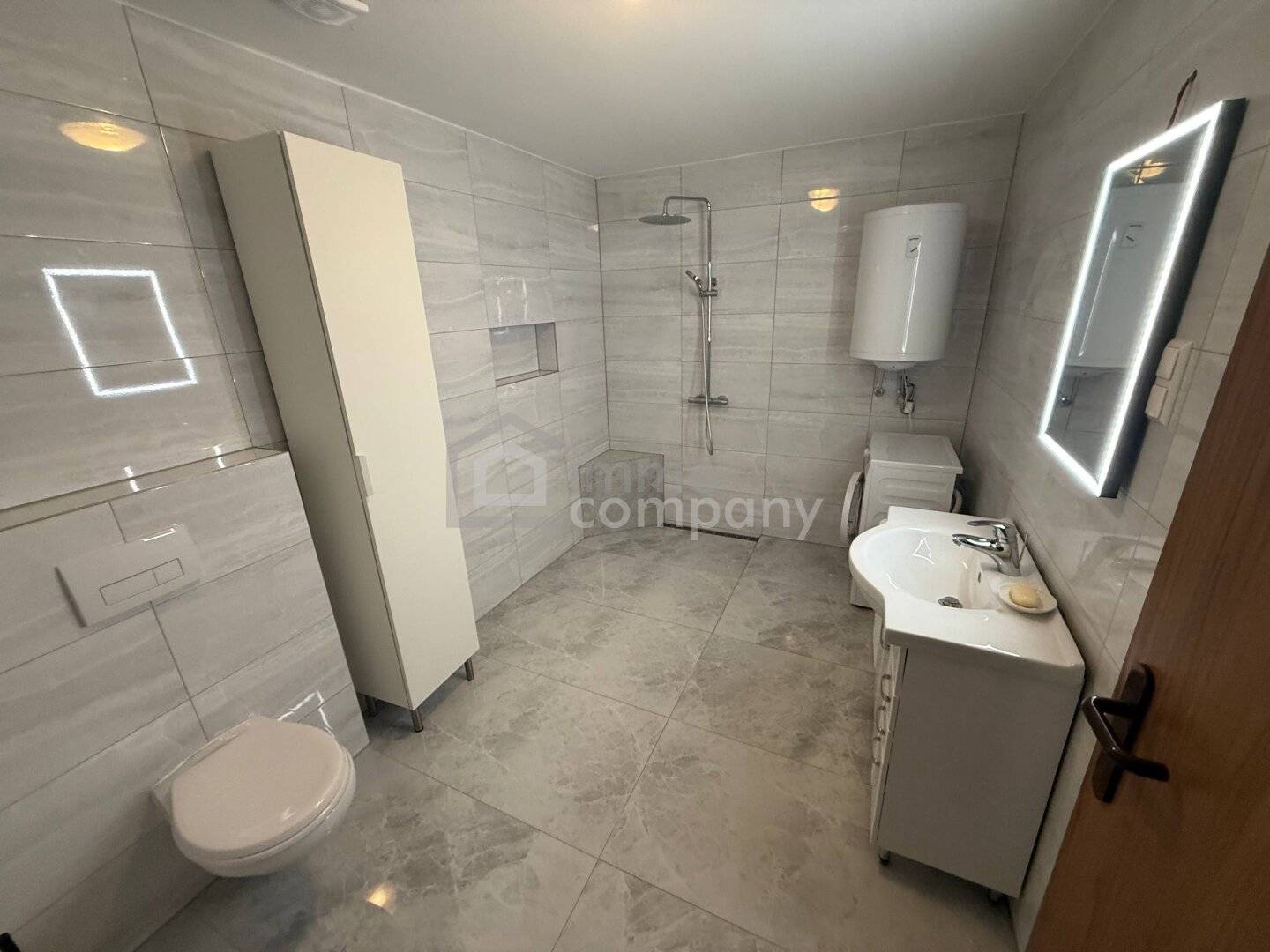 Apartment with large terrace in quiet location