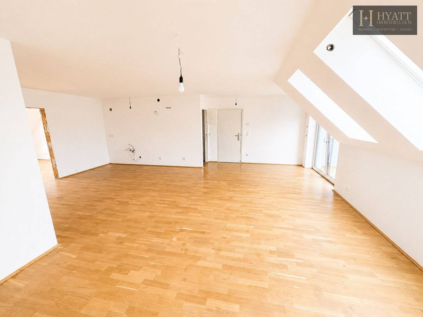 Wohnung mit Balkon und Photovoltaik Klimaanlage