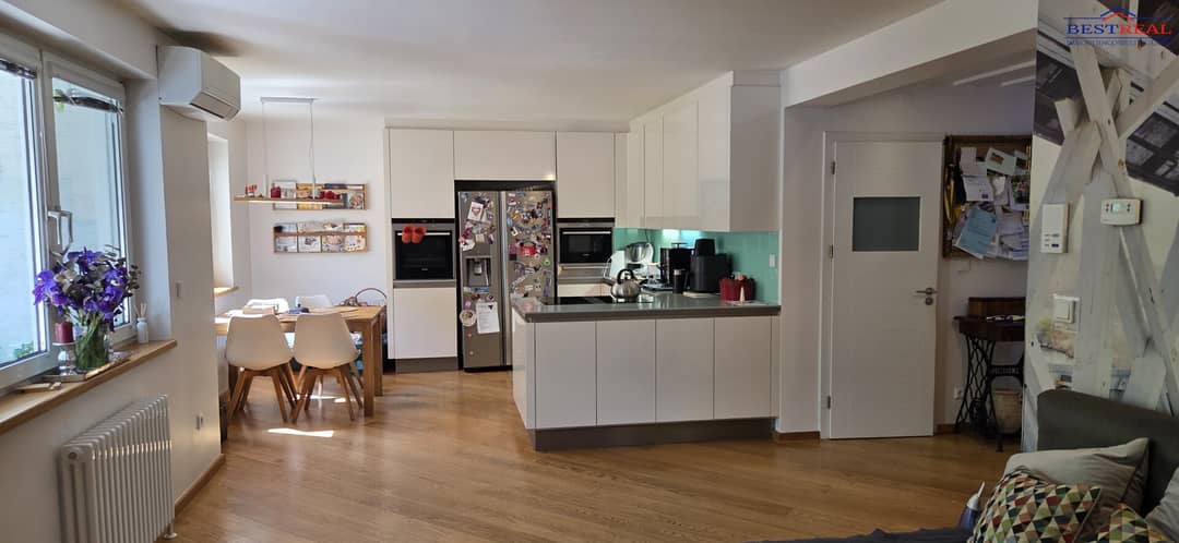 Wohnung mit Loggia nahe dem Hugo Wolf Park