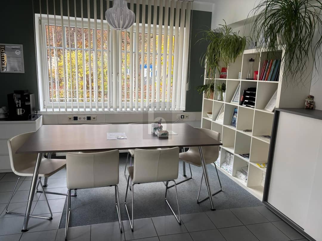 Central 150m² Office Space in St. Valentin