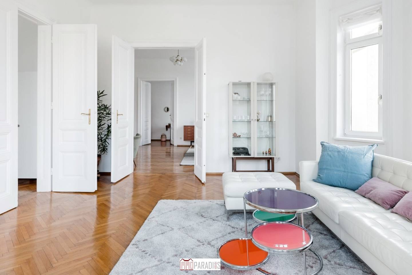 Old building apartment with Schönbrunn view and elevator