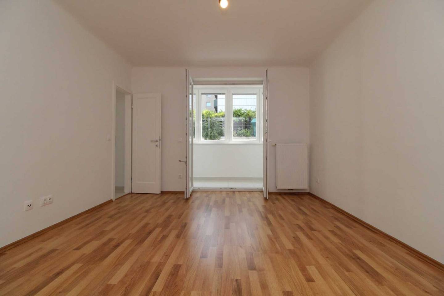 2-Room Loggia Flat Meidling
