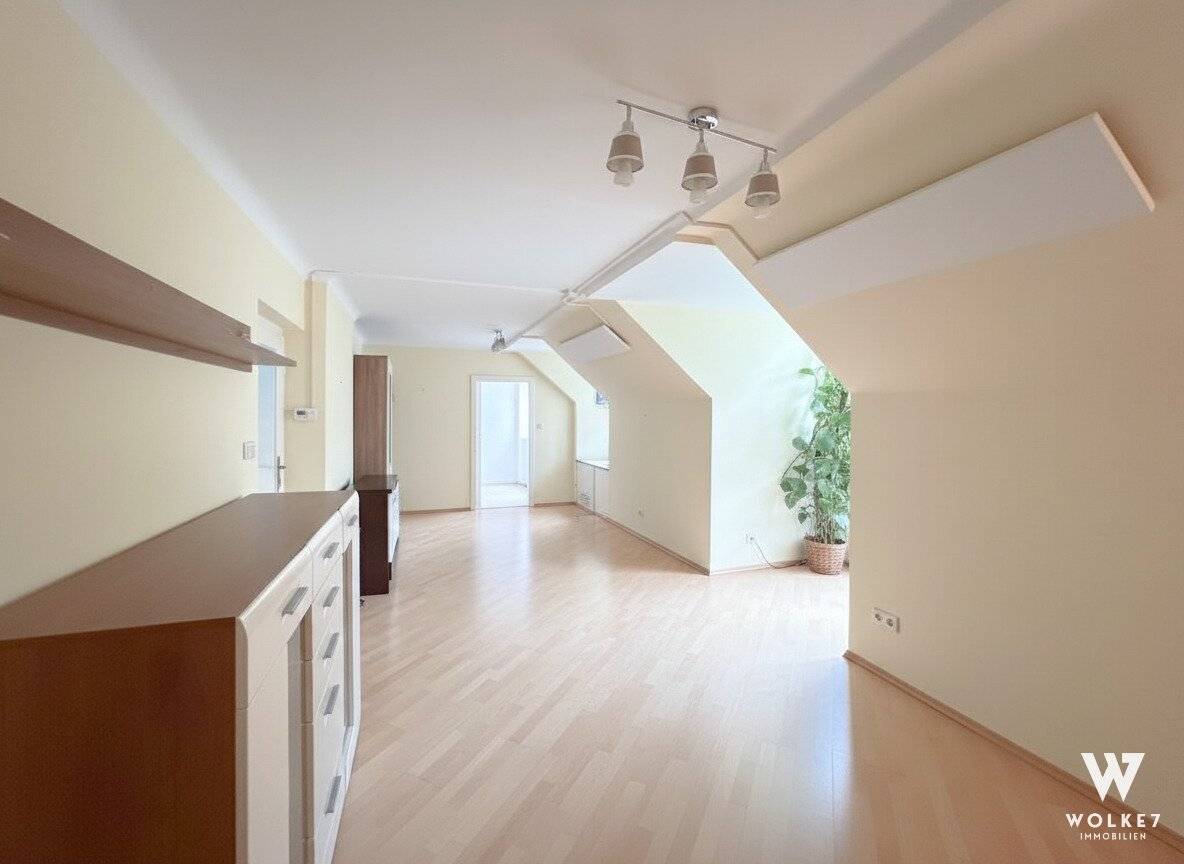 Attic apartment in a quiet setting near Pötzleinsdorfer Schlosspark