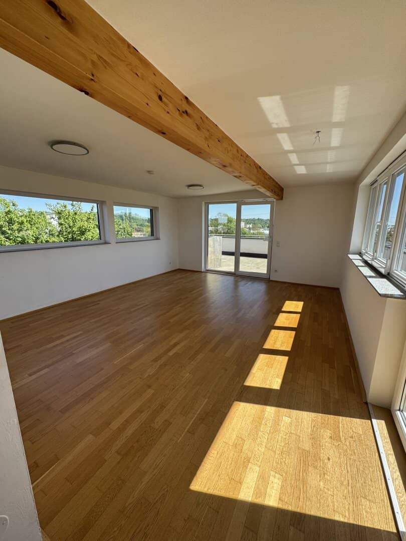 Wohnung mit großer Dachterrasse und offener Wohnküche