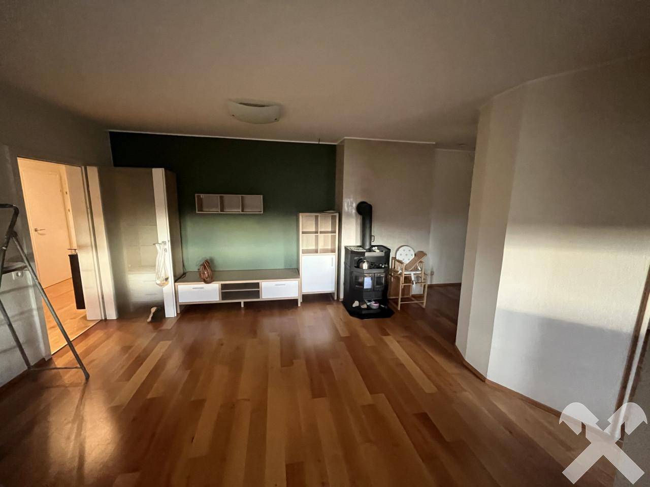 Helle Wohnung mit Loggia und Tiefgaragenplatz