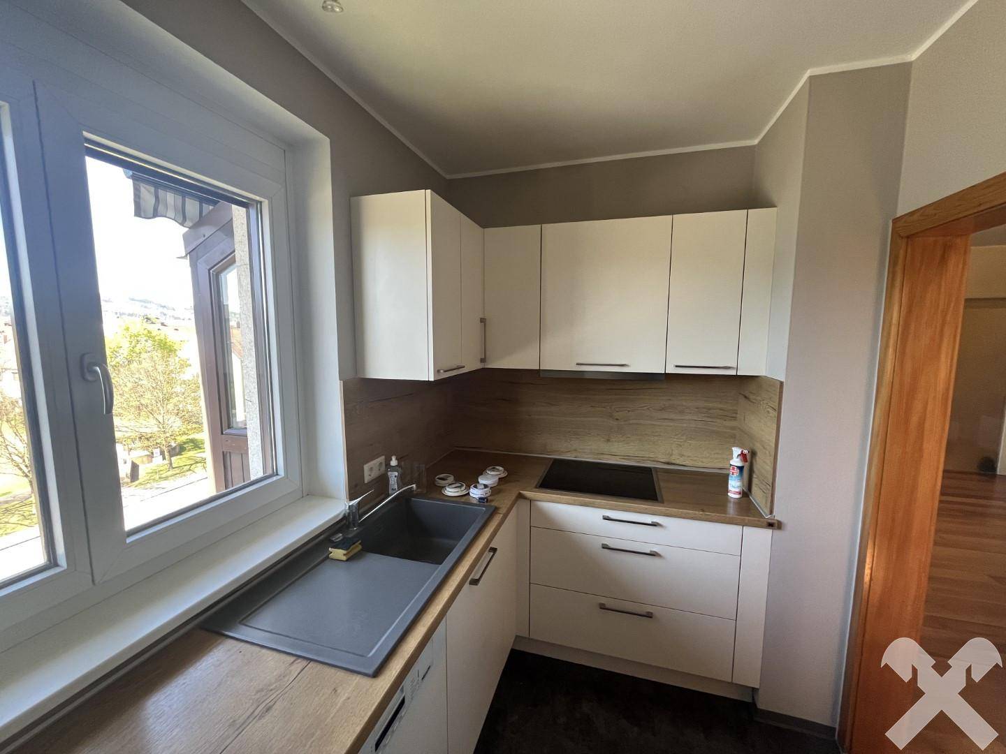 Helle Wohnung mit Loggia und Tiefgaragenplatz