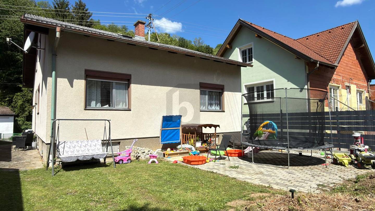 Ruhig gelegene Familienwohnung mit eigenem Wald