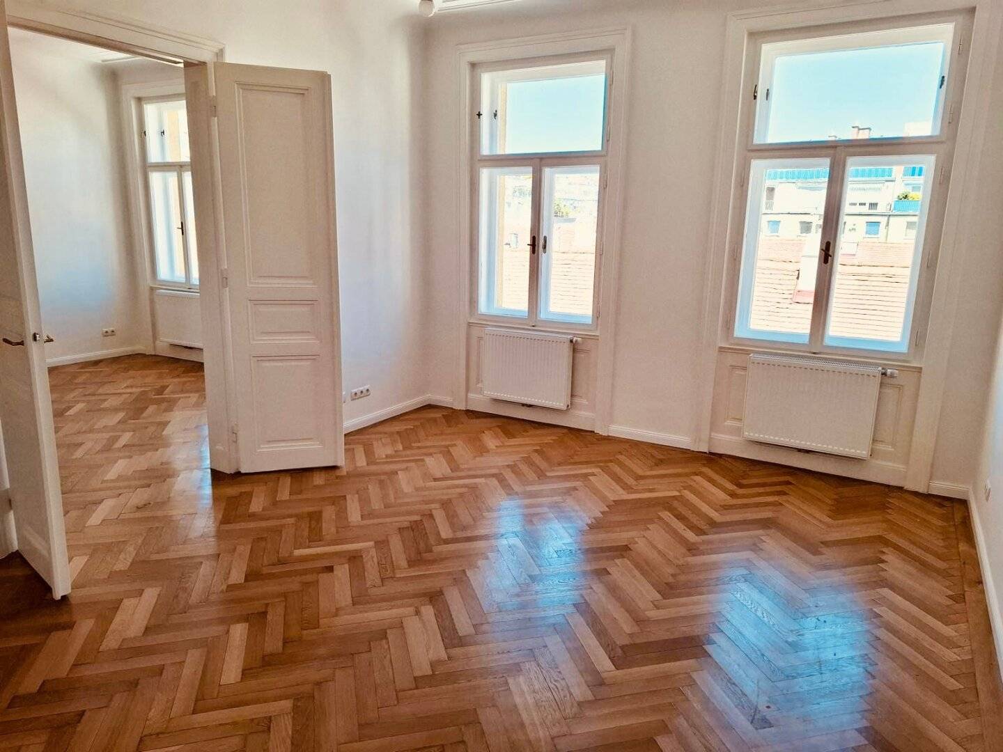 First occupancy after renovation in a renovated Art Nouveau apartment near Neubaugasse