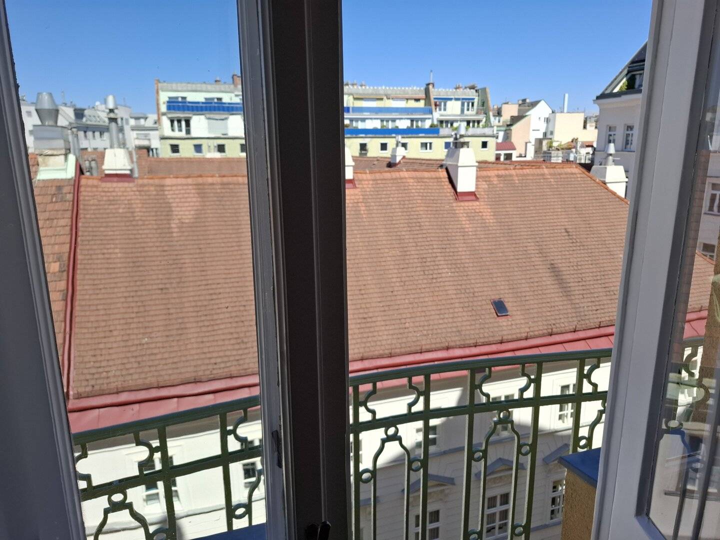 First occupancy after renovation in a renovated Art Nouveau apartment near Neubaugasse