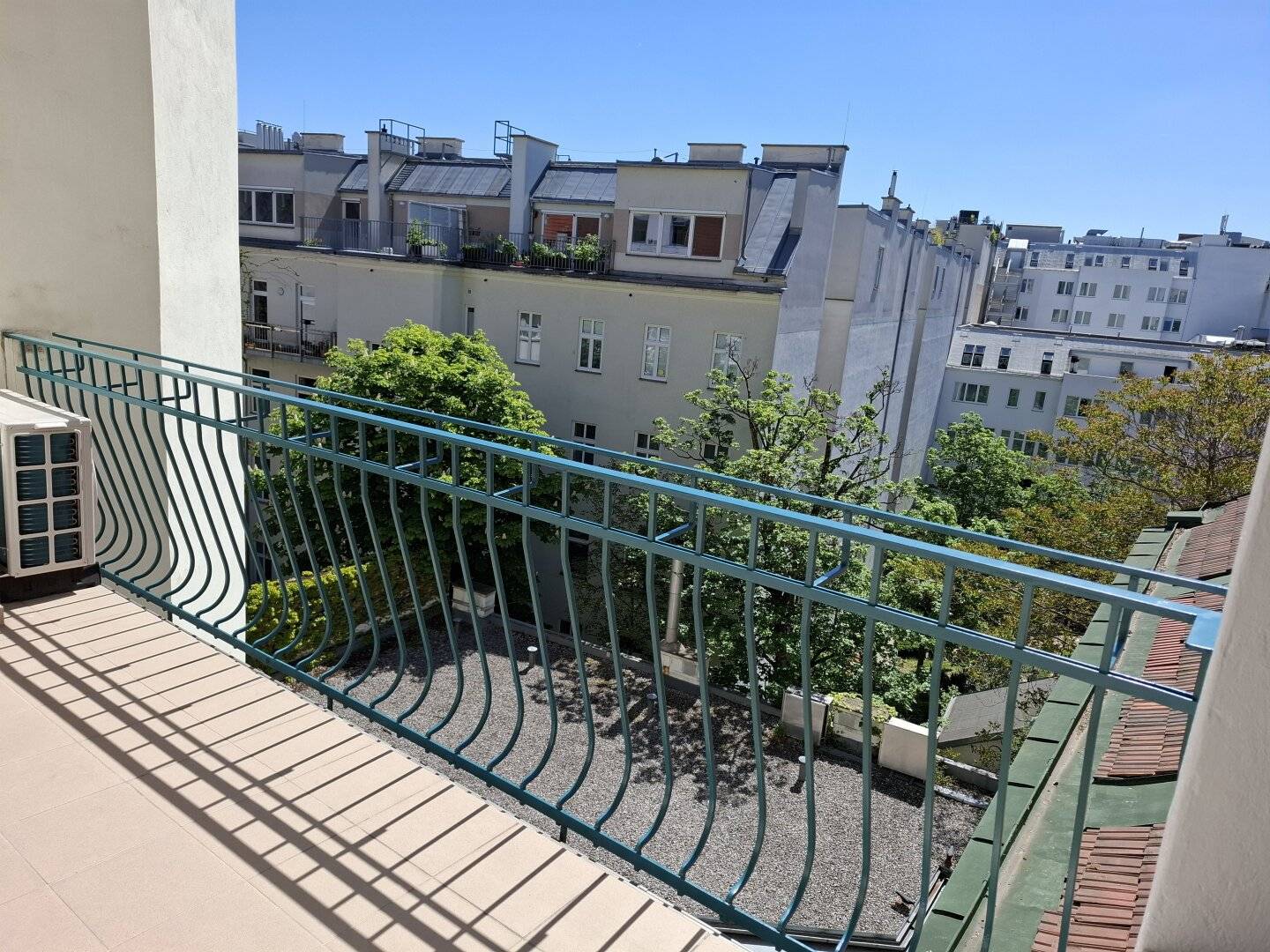 First occupancy after renovation in a renovated Art Nouveau apartment near Neubaugasse
