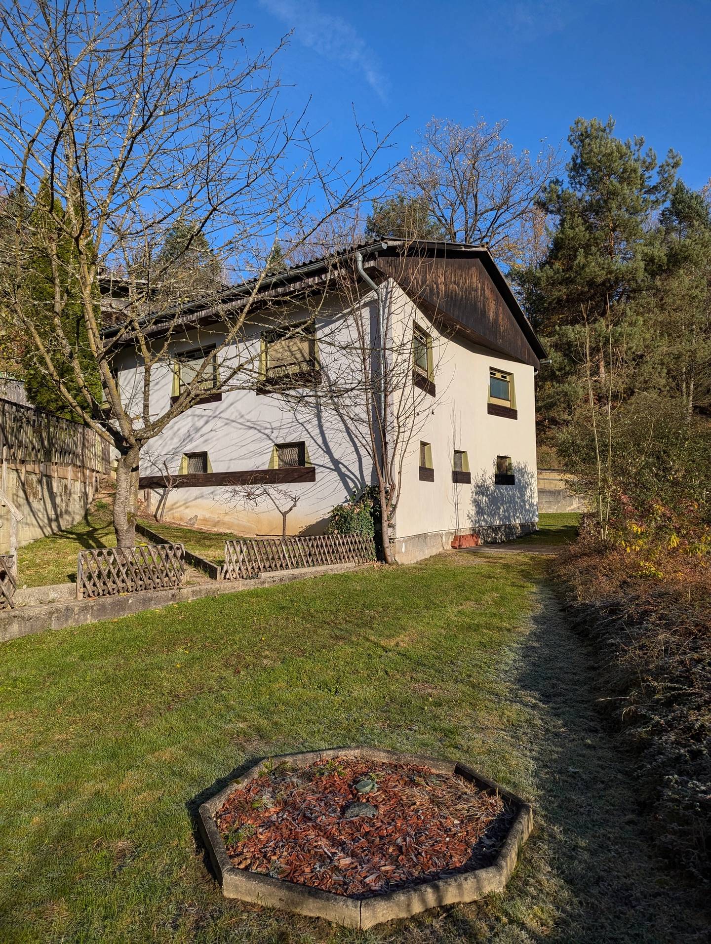 Geräumiges Haus mit Grundstück