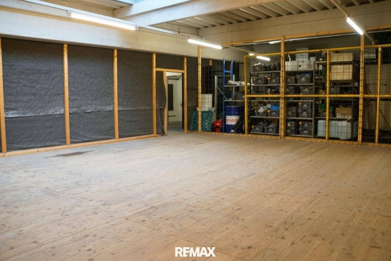 Office and Storage Spaces in Rum