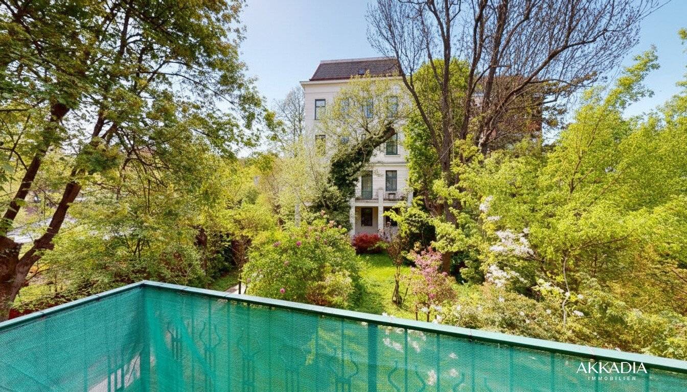 Stilvolle Altbauwohnung mit Balkon und Grünblick