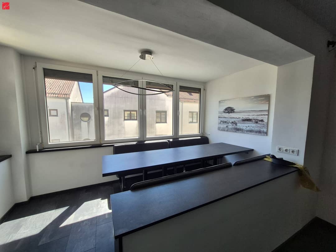 FIXPREIS: kernsanierte 3-Zimmer-Wohnung mit südseitiger Loggia