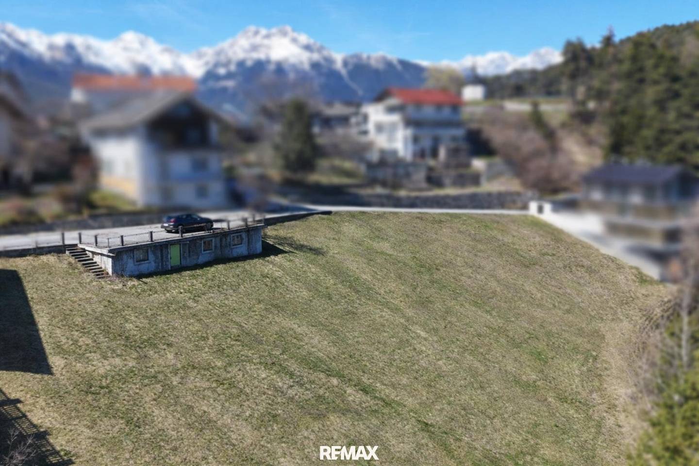 Sonniges Baugrundstück mit zusätzlicher Grünfläche am Waldrand – Aussichtslage in Arzl!