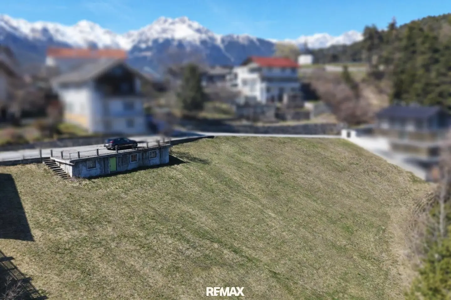 Sonniges Baugrundstück mit zusätzlicher Grünfläche am Waldrand – Aussichtslage in Arzl!