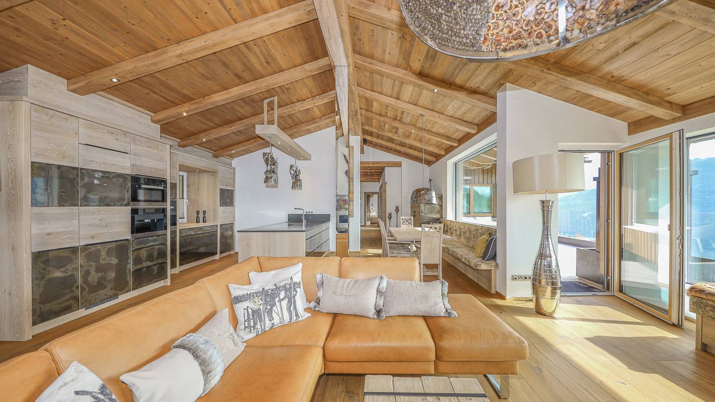 Penthouse with panoramic view and roof terrace