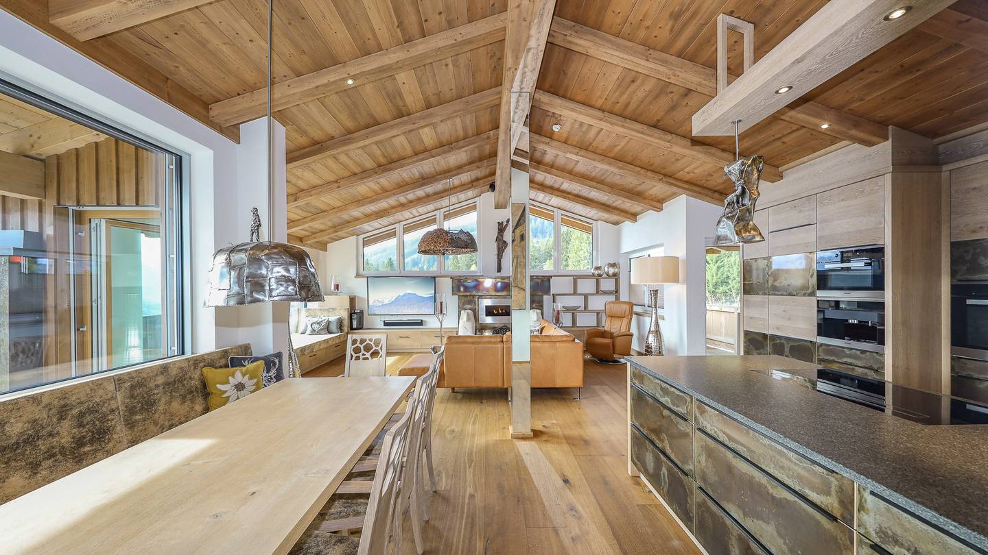 Penthouse with panoramic view and roof terrace