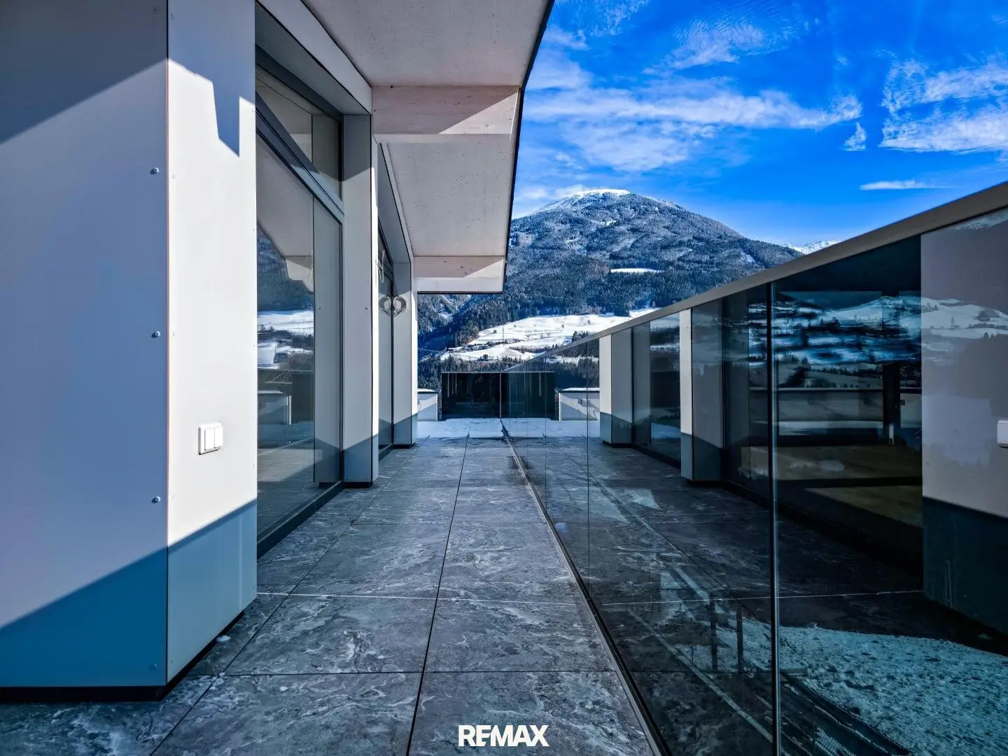 Penthouse with 360° mountain panorama terrace