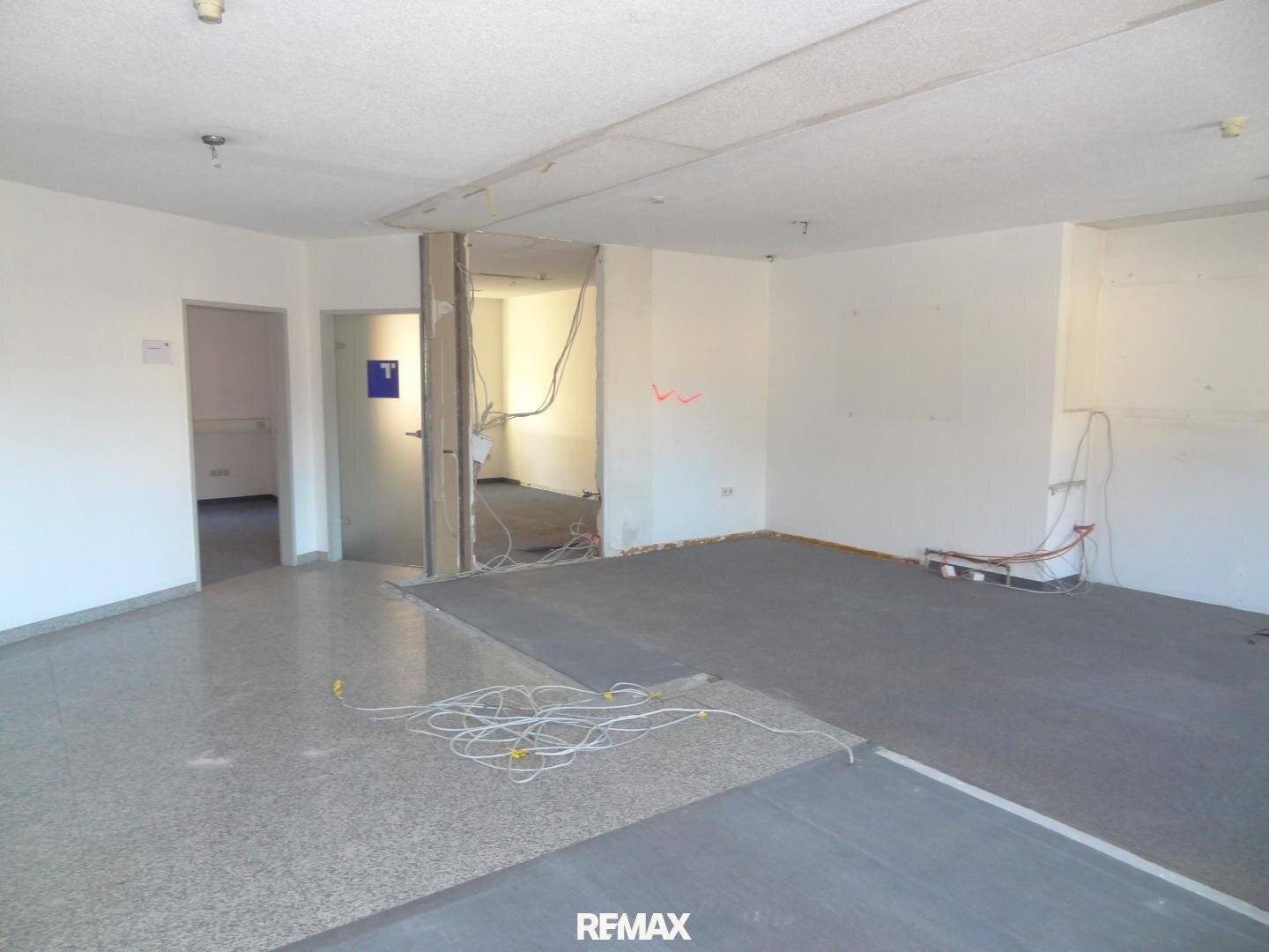 Versatile office and commercial space available for rent in a central location in Schwaz