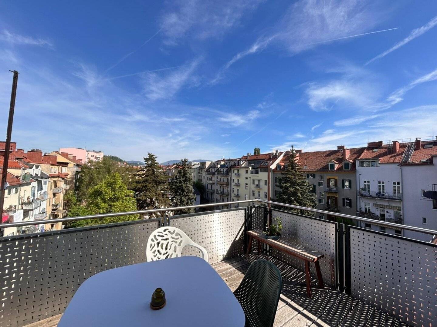 Top floor apartment in center with roof terrace