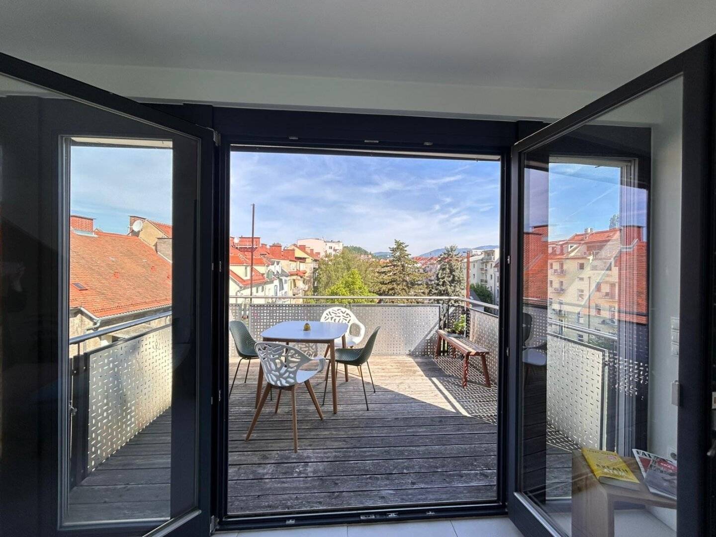Top floor apartment in center with roof terrace