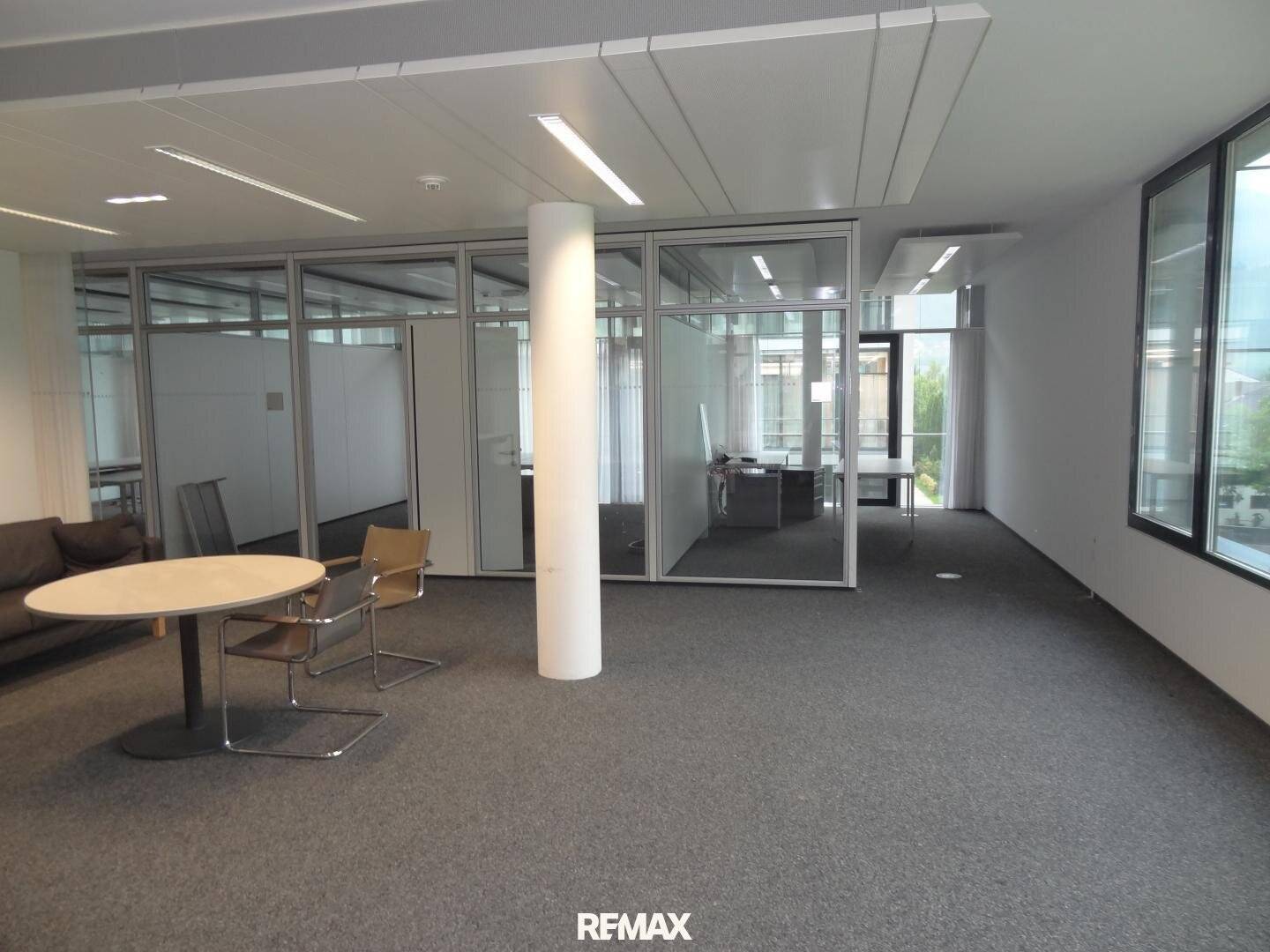 Modern Office Spaces with Parking in Wattens