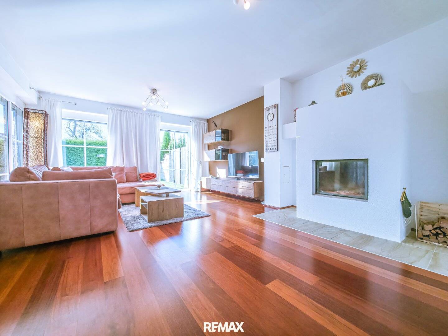 Ground floor apartment with garden and two parking spaces