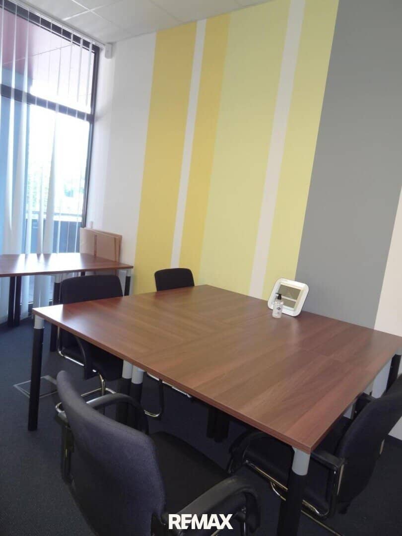 Office 130m² Hall in Tirol