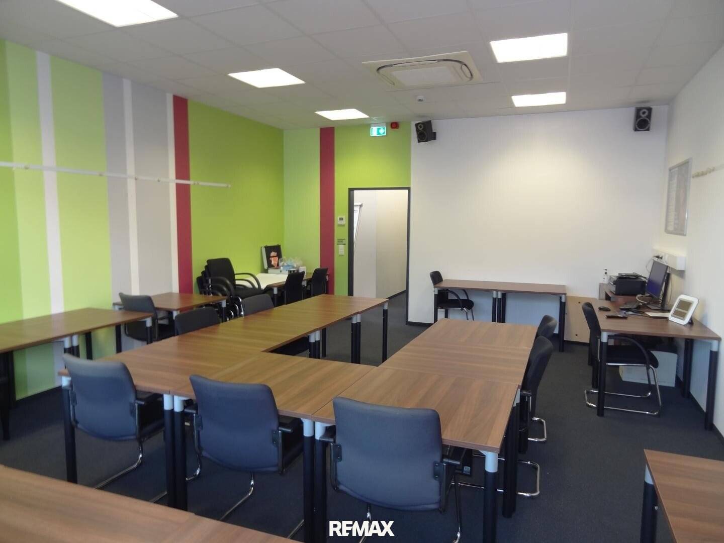 Office 130m² Hall in Tirol