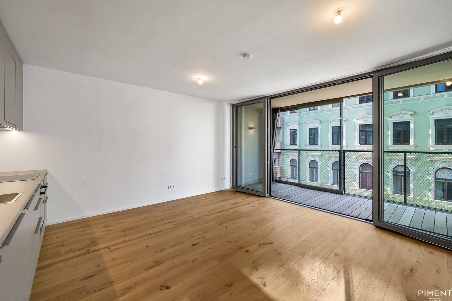 DREAMY 2-ROOM APARTMENT WITH LOGGIA