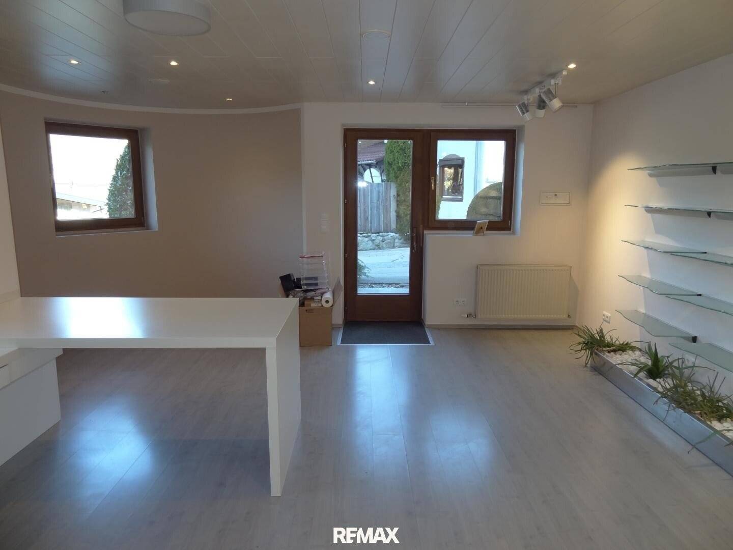 Office and practice space with approx. 82 m² in a quiet location of Rietz for rent