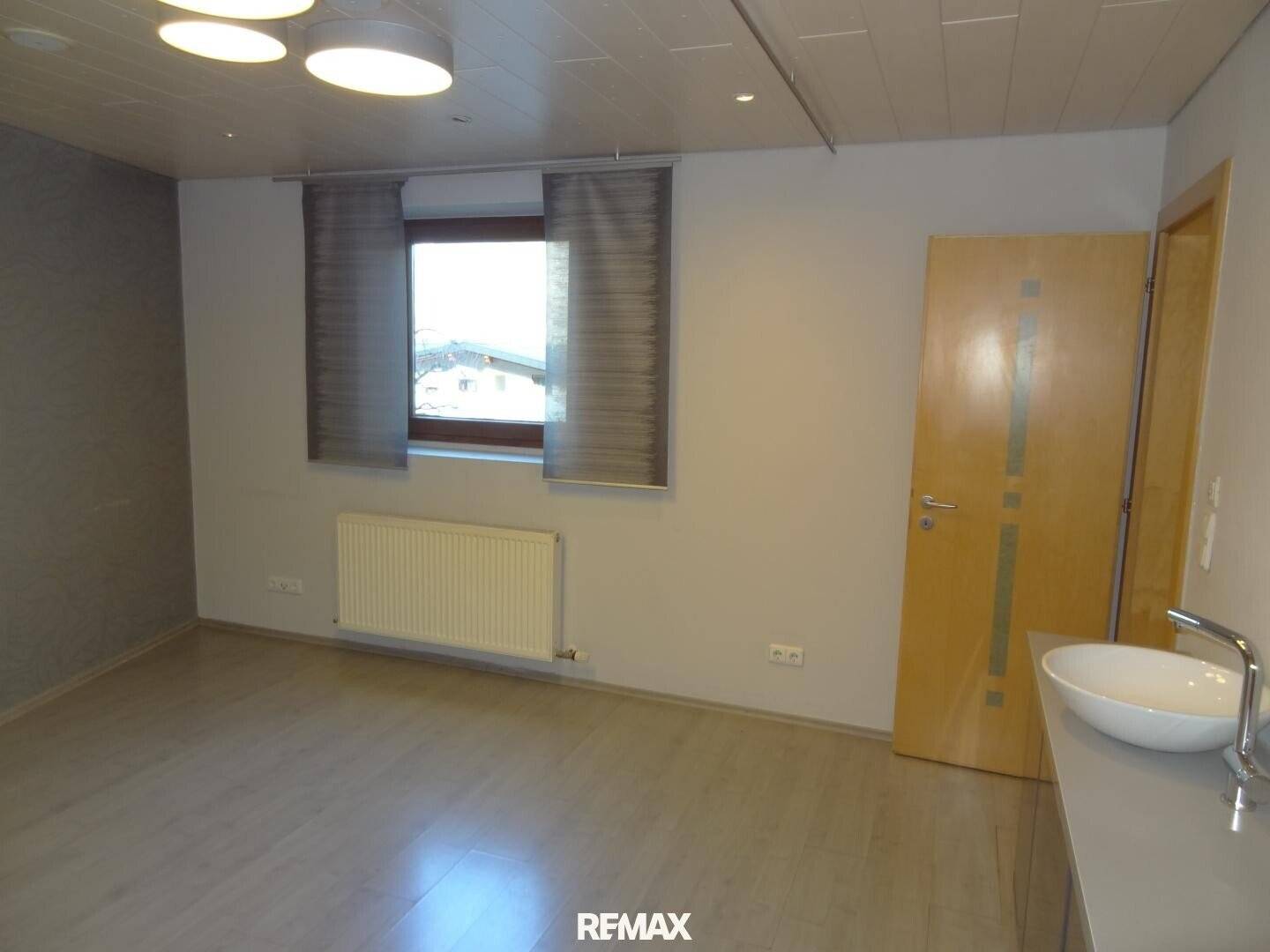 Office and practice space with approx. 82 m² in a quiet location of Rietz for rent