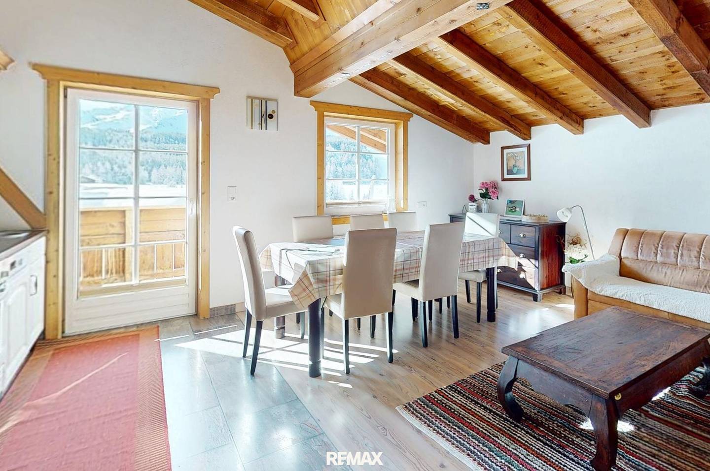 Apartmenthaus mit 3 Wohneinheiten zur Verpachtung – Wohnen & Arbeiten ideal kombiniert!