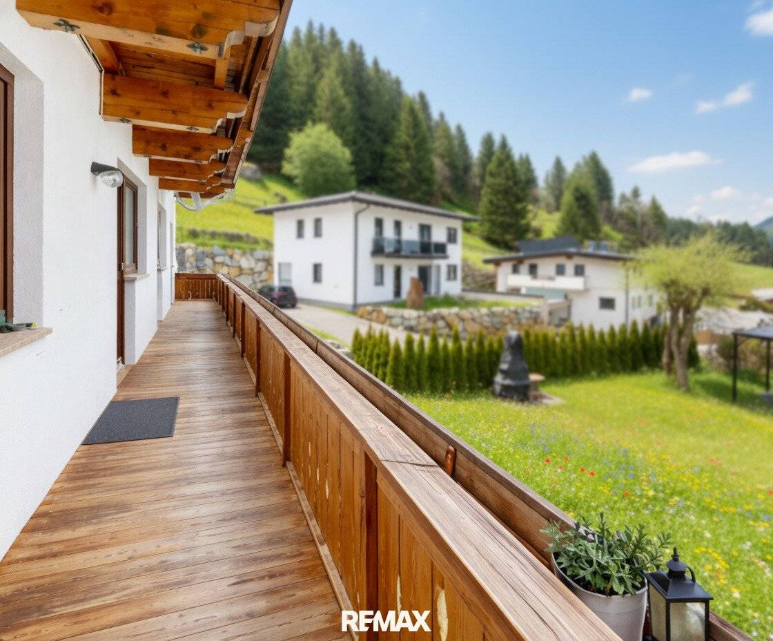 Apartment with mountain panorama and balcony access