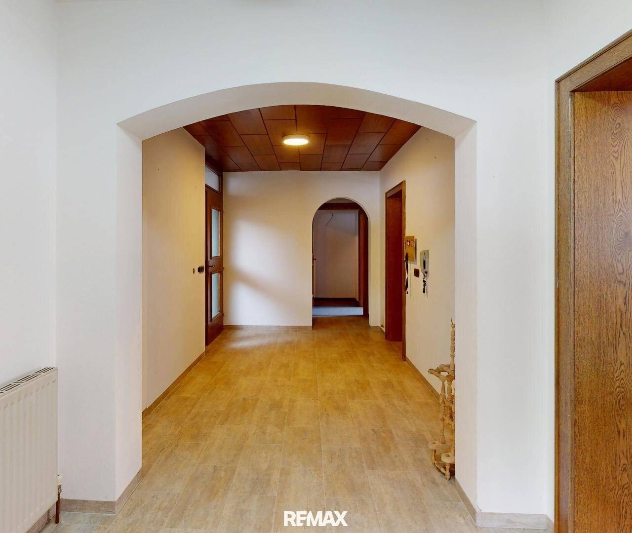 Apartment with mountain panorama and balcony access
