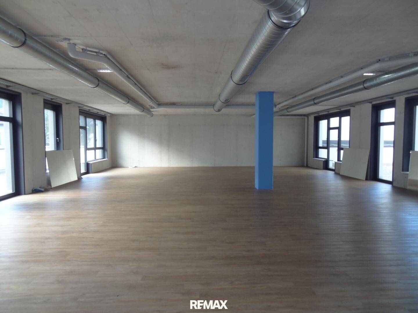 ATTENTION: Price reduction! Spacious and wheelchair accessible office and practice spaces from approx. 210 m² to approx. 634 m² in a very high footfall location of Wörgl for rent