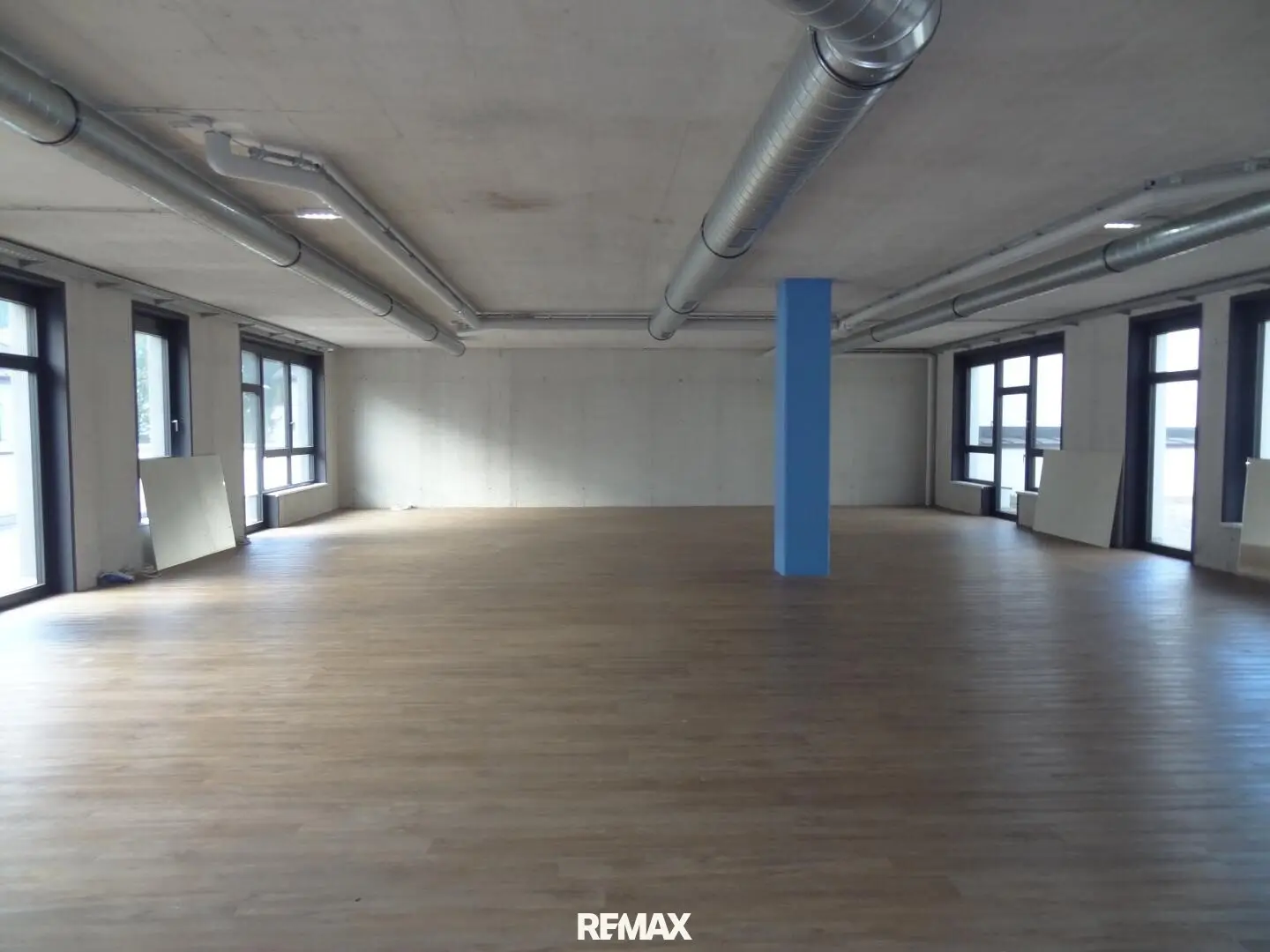 ATTENTION: Price reduction! Spacious and wheelchair accessible office and practice spaces from approx. 210 m² to approx. 634 m² in a very high footfall location of Wörgl for rent