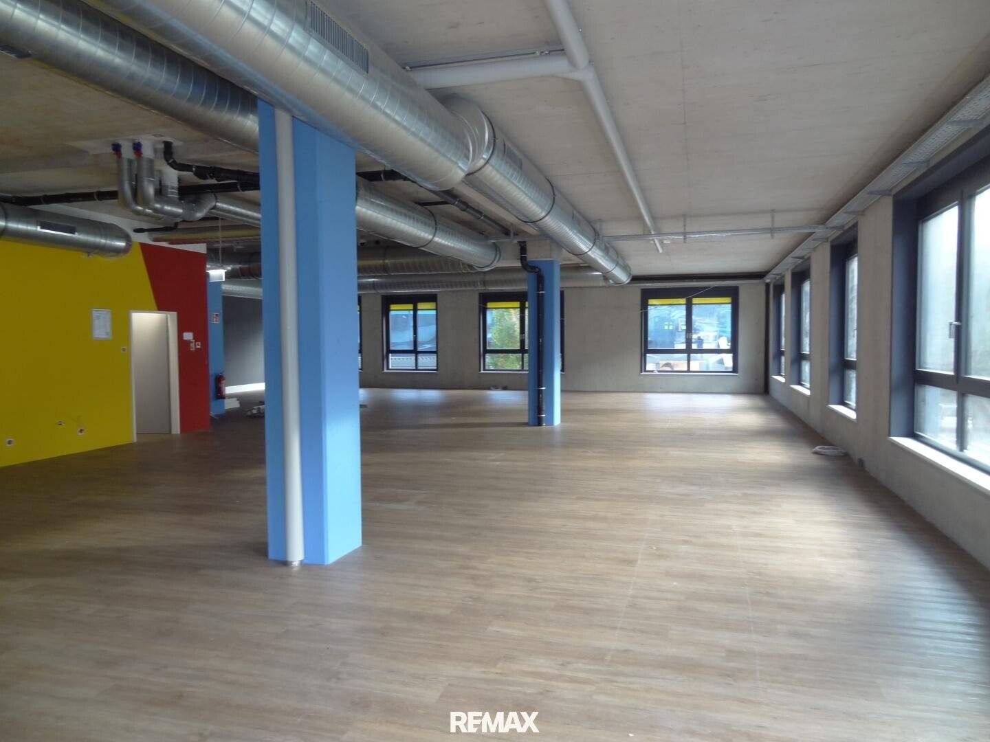 ATTENTION: Price reduction! Spacious and wheelchair accessible office and practice spaces from approx. 210 m² to approx. 634 m² in a very high footfall location of Wörgl for rent