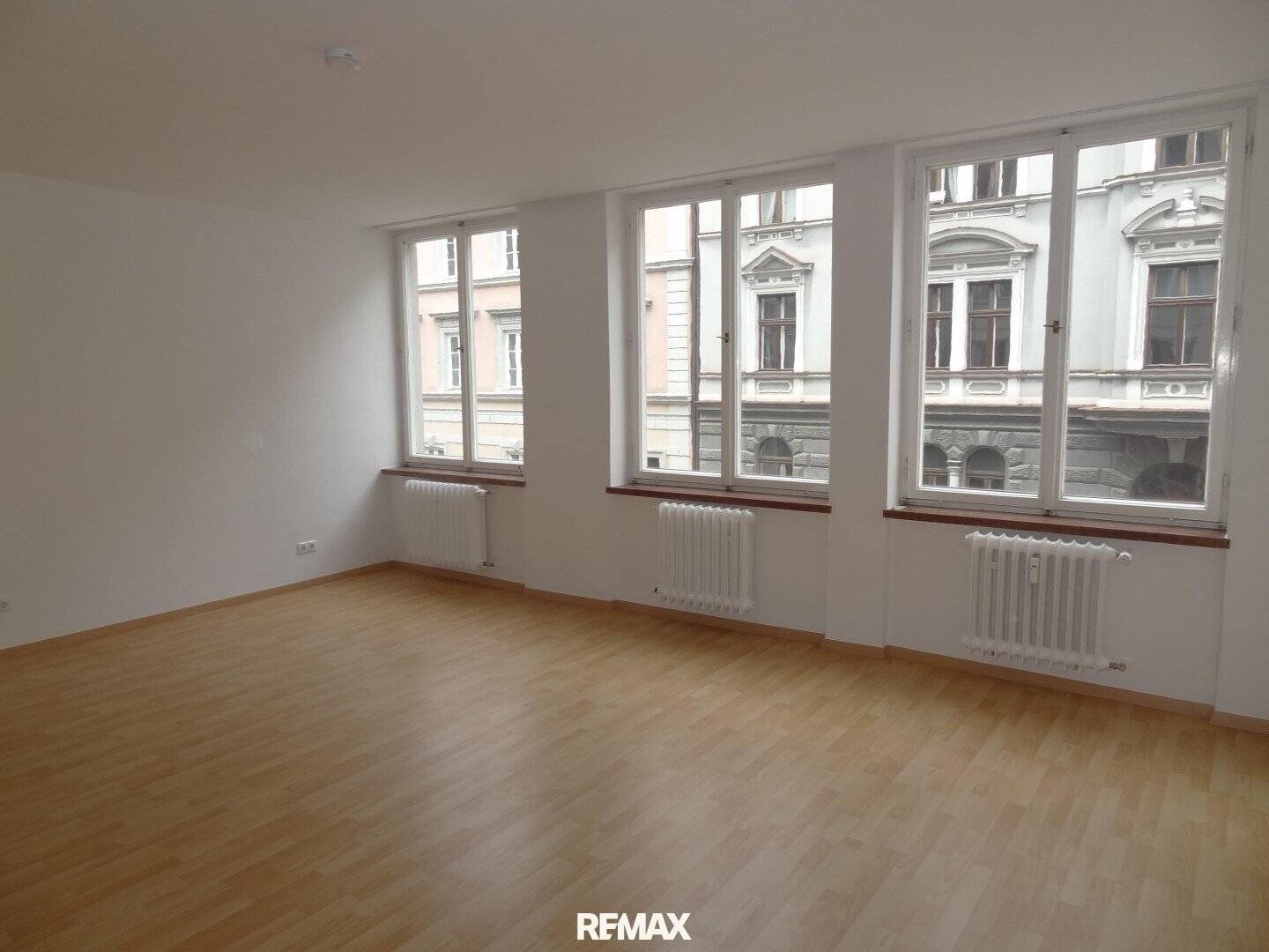 Centrally located and barrier free office space for rent in Innsbrucky? no wait