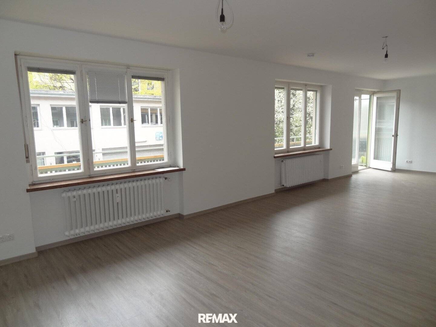 Centrally located and barrier free office space for rent in Innsbrucky? no wait