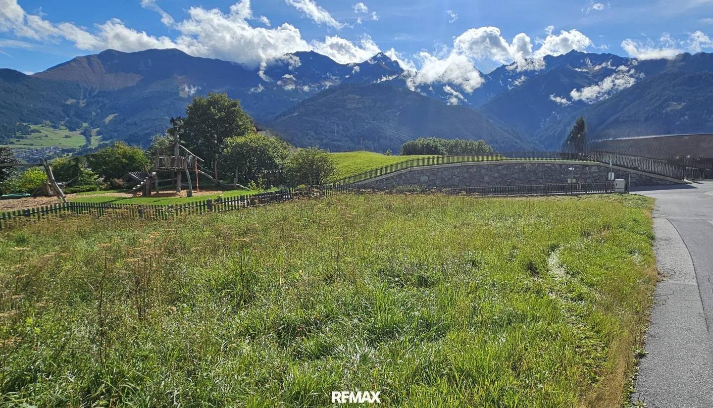 Sonniger Baugrund in Fiss mit Weitblick