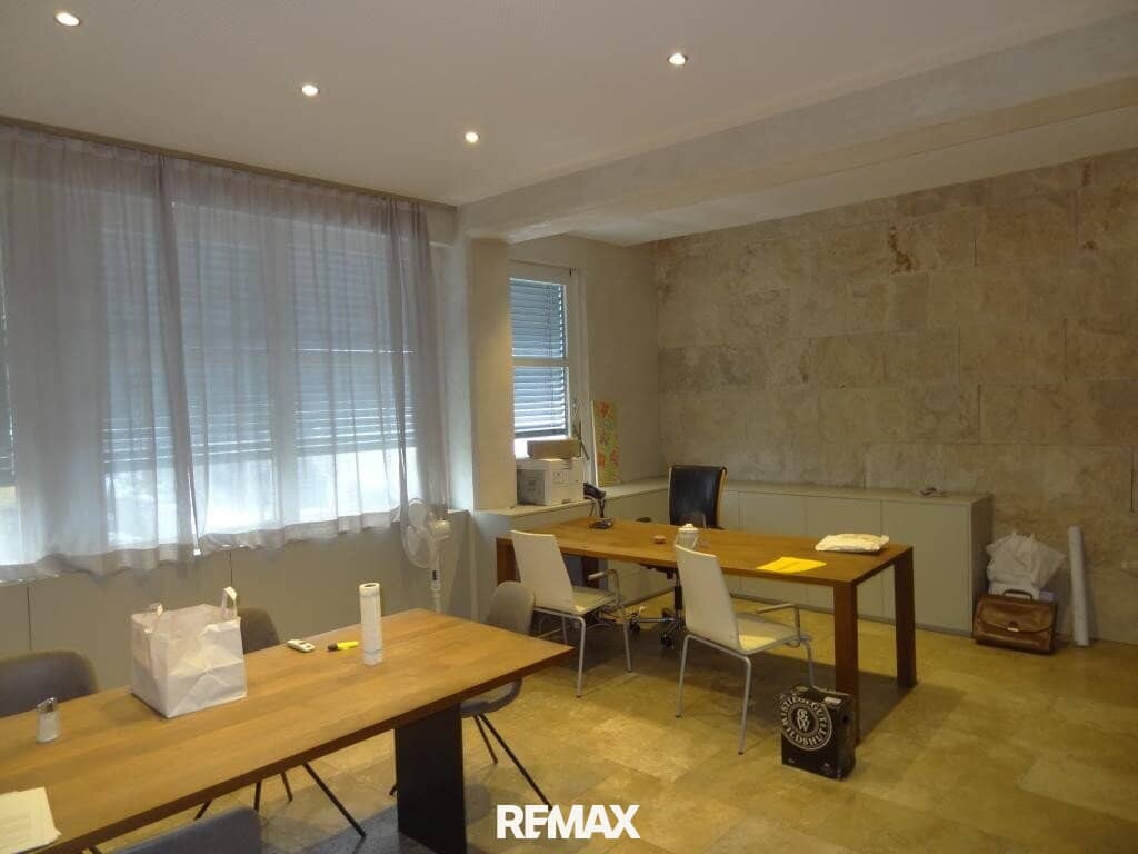 Office and practice space in a well-connected location in Hall in Tirol with approximately 199 m² to rent