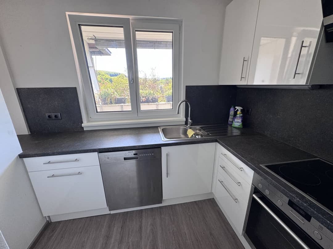 Attic apartment with loggia and fitted kitchen