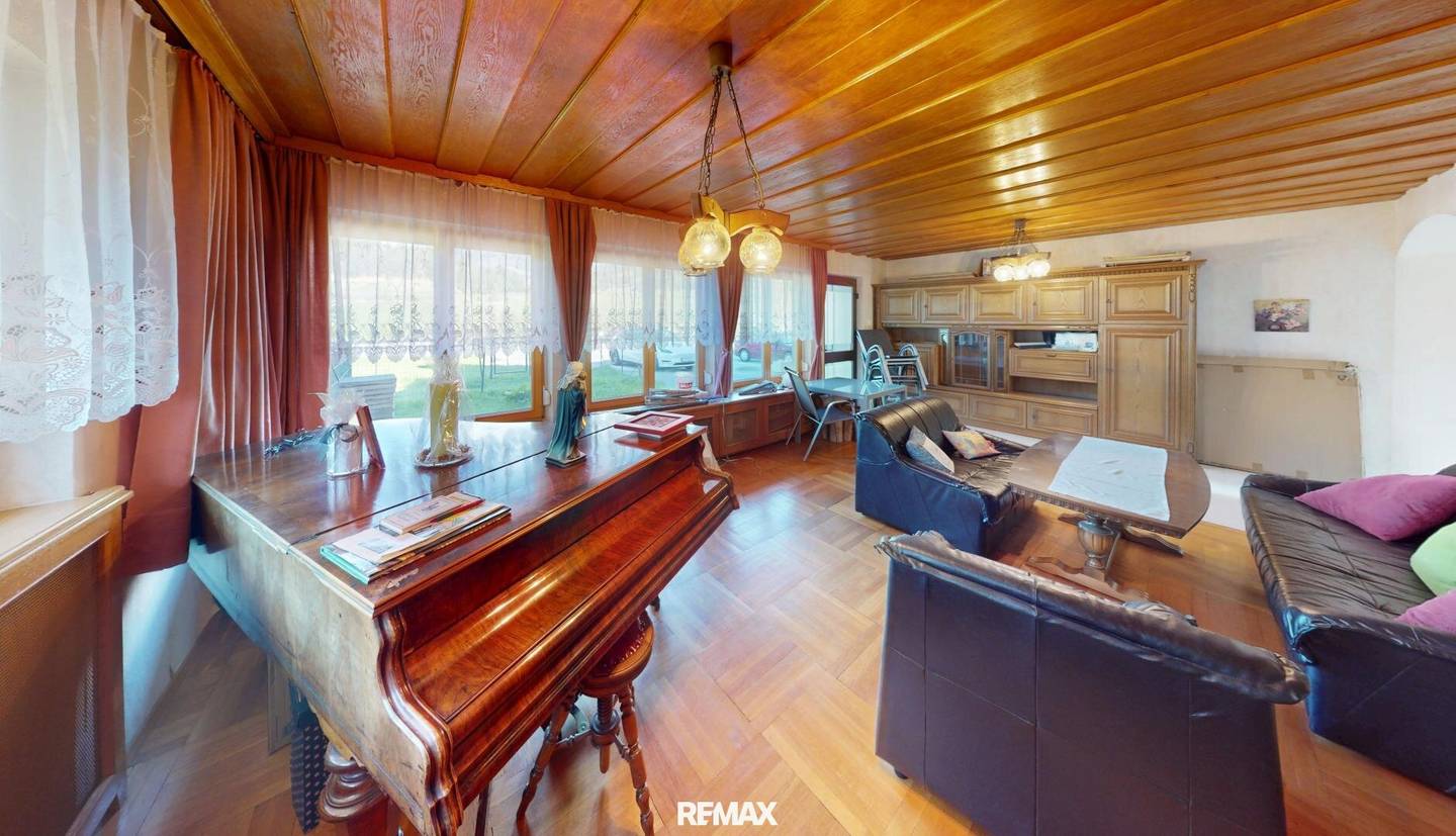 Wohnung mit großzügiger Wohnfläche und Terrasse