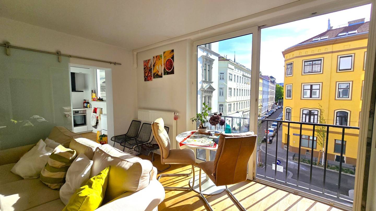 Wohnung neuwertig with lift near the Danube Canal