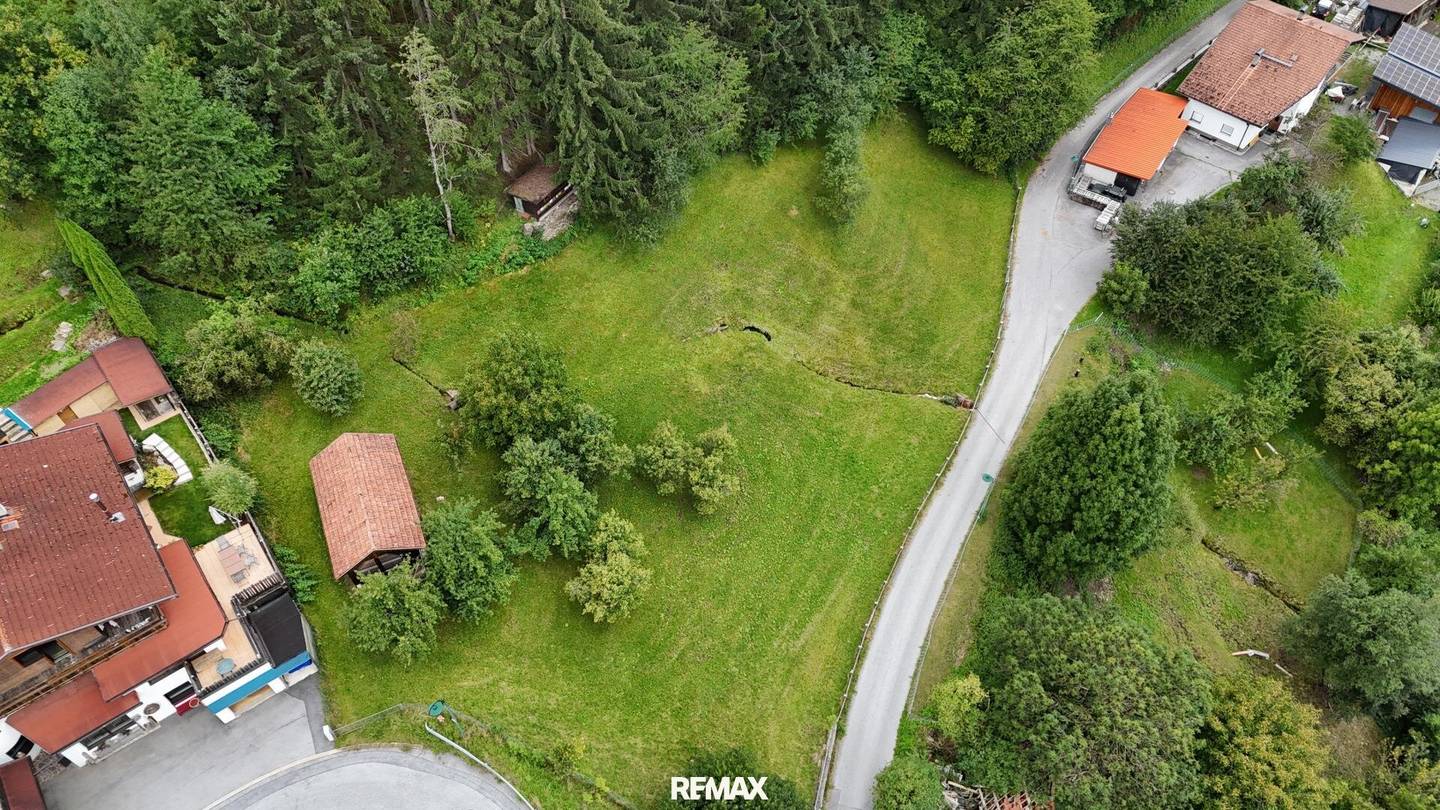 Raum für Ideen auf rund 300 m² – Baugrundstück in Landeck!