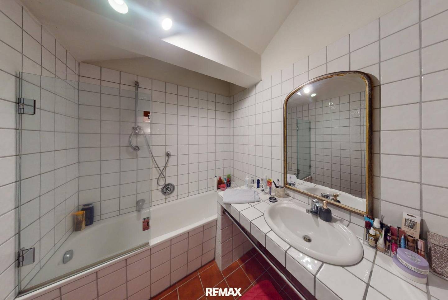Wohnung mit zwei Balkonen nahe Area 47