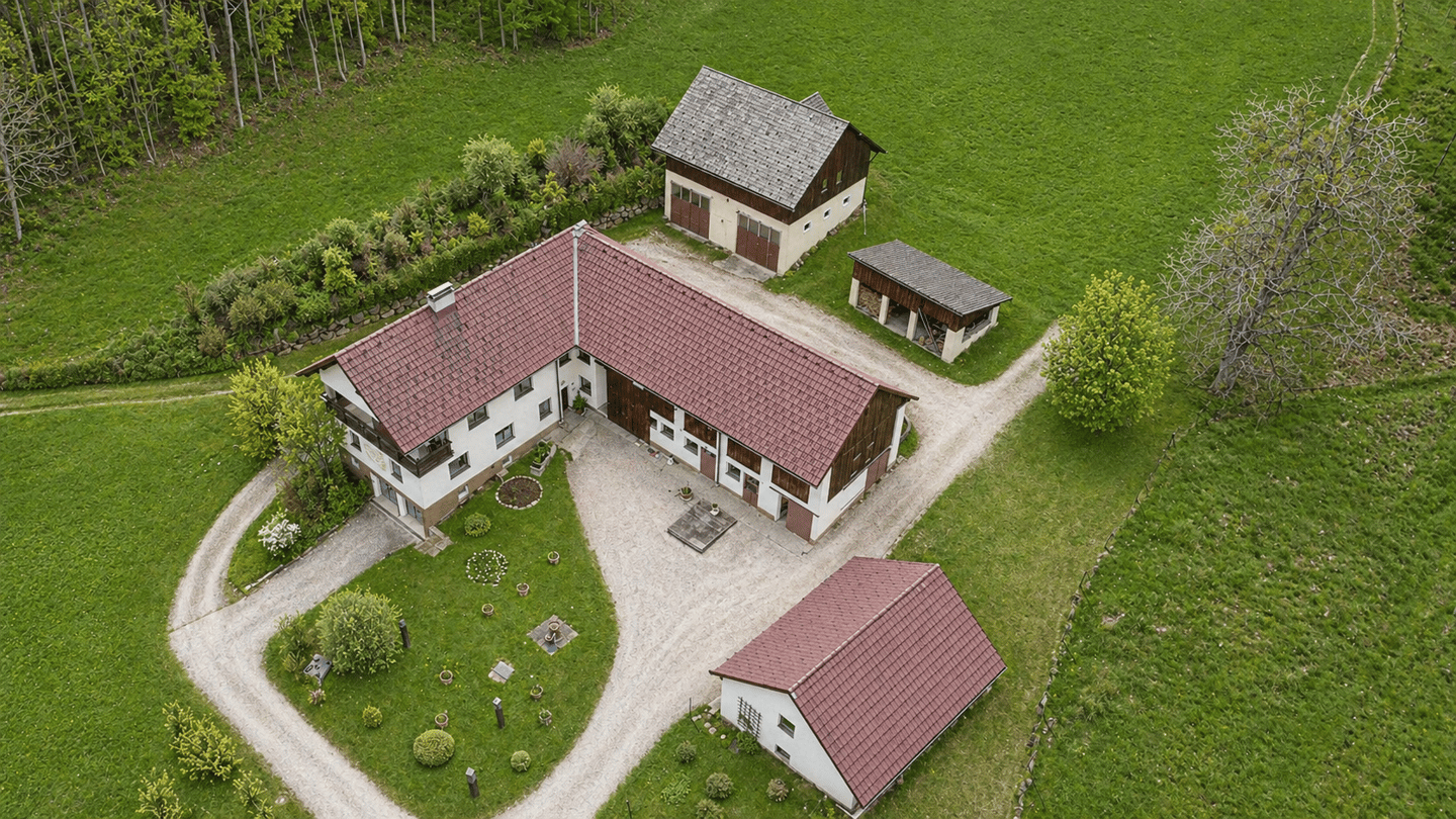 Sehr gepflegtes Bauernhaus in Alleinlage